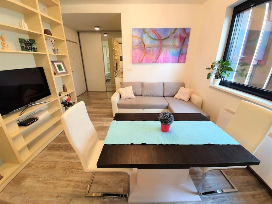 Comfy & Stylish Flat In The Centre + Parking Apartament