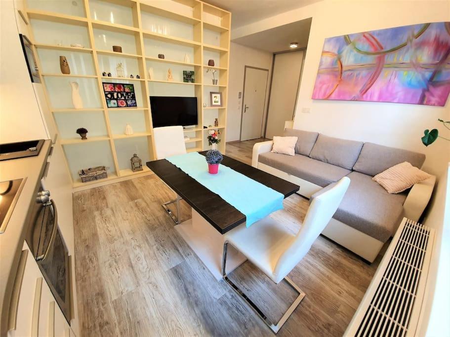 Comfy & Stylish Flat In The Centre + Parking Apartament